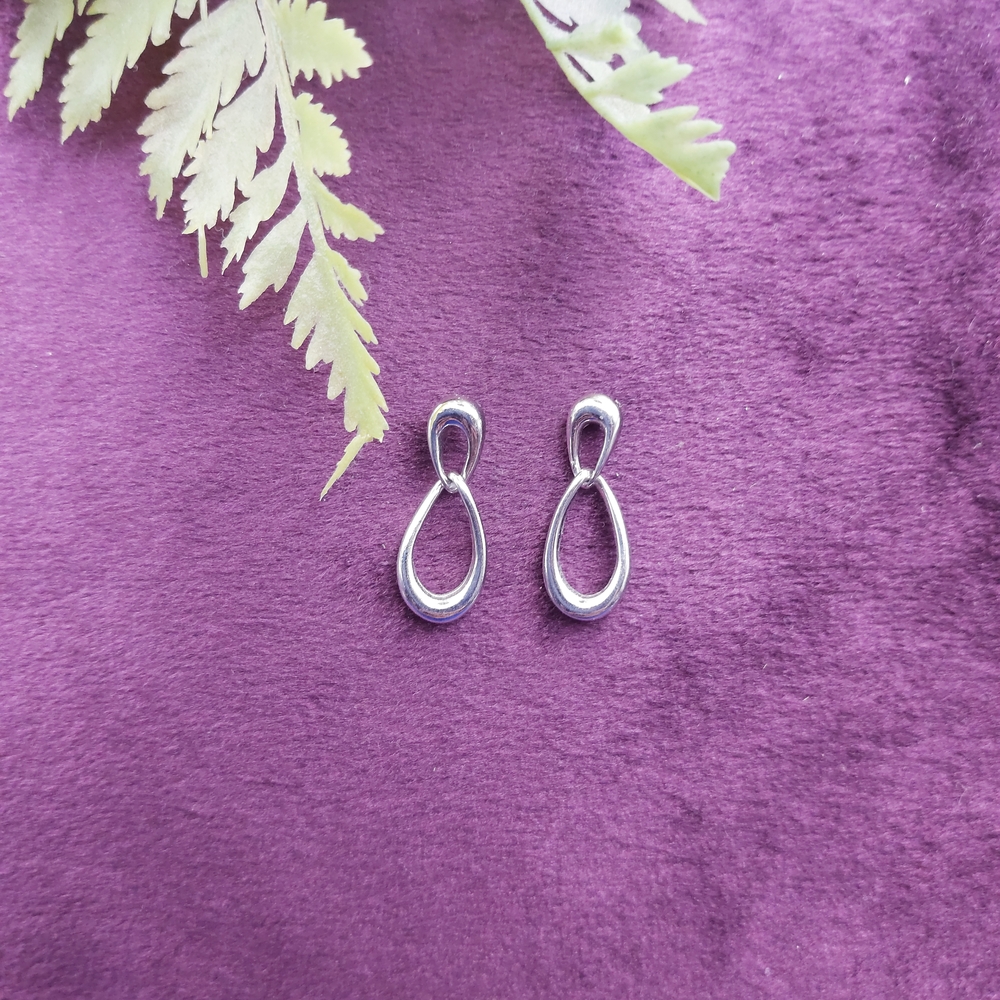 🕰 Monet Silver Minimalist Earrings